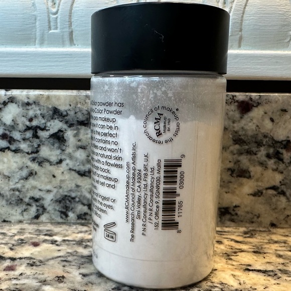 RCMA No-Color Setting Powder - Picture 3 of 4